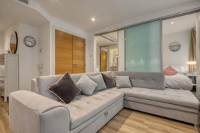 Luxury 1 Bed Apt with AC by Vauxhall Station Zone 1